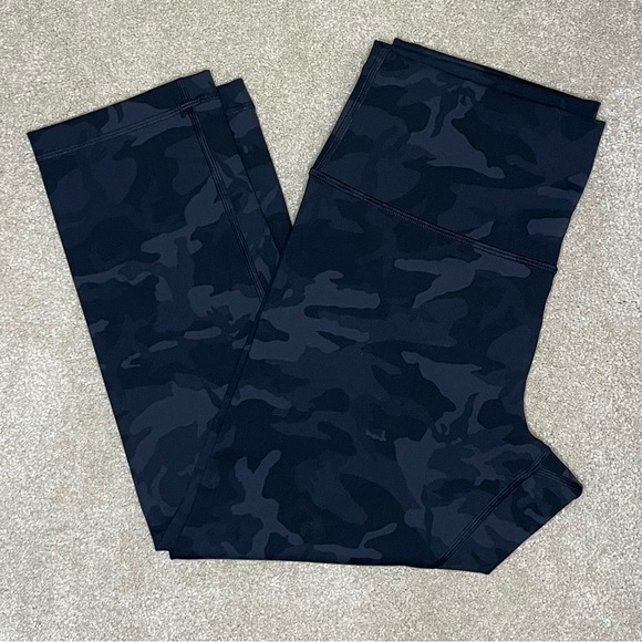 Like New Lululemon Camouflage Align Cropped Leggings - Picture 1 of 5